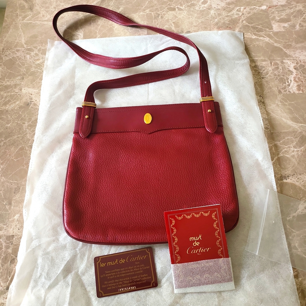 Vintage beauty Cartier crossbody/shoulder bag.